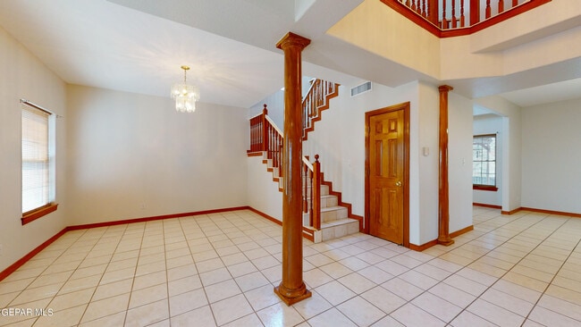 Building Photo - 9033 Leo St