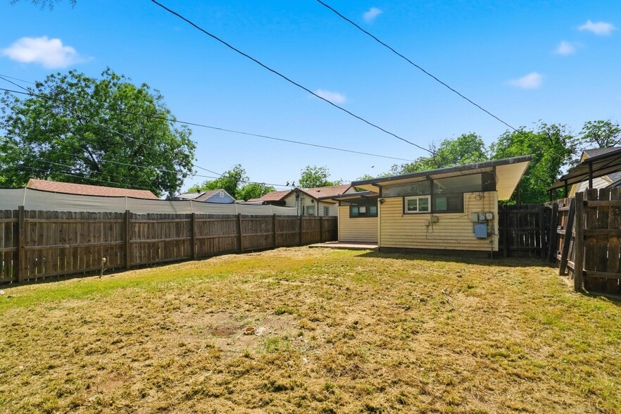 Building Photo - 1317 Peach St