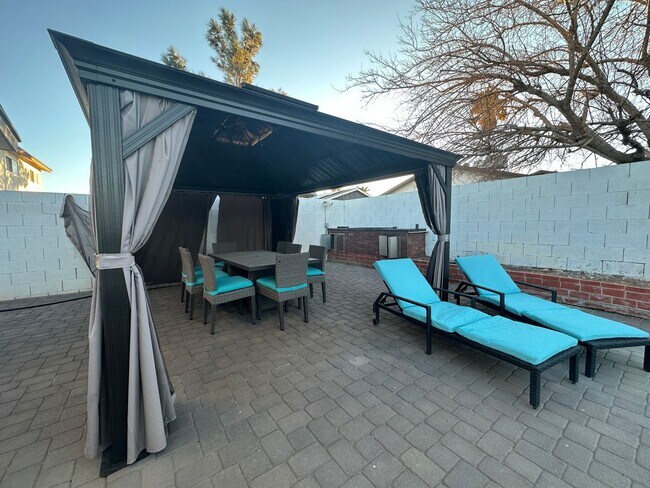 Building Photo - 3 Bedroom home with pool and RV parking