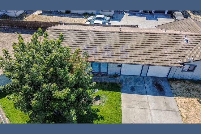 Building Photo - 302 Lovell Way