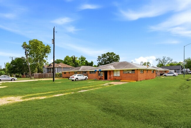 Building Photo - 3408 E Lockwood Dr