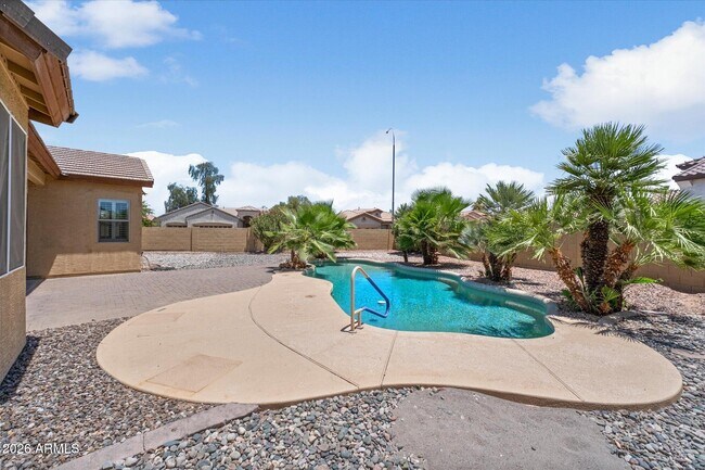 Building Photo - 2619 E Hazeltine Way