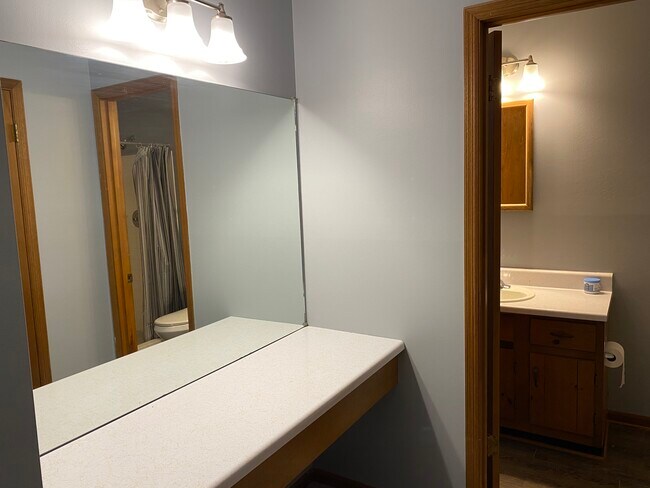 Building Photo - 4068 Buckingham Pl