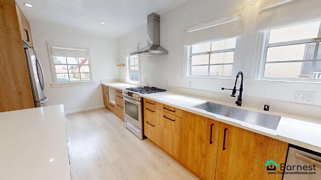 Building Photo - Charming 3BR/2BA Home in Prime Los Angeles...