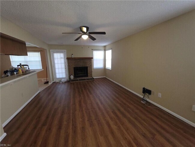 Building Photo - 1460 Berkshire Dr