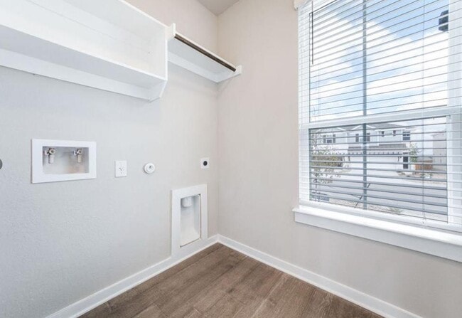 Building Photo - 2221 Rocoso Trl