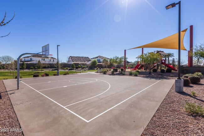 Building Photo - 15292 W Linden St