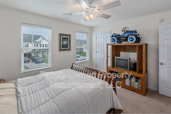 Building Photo - 159 Meadow Wood Rd