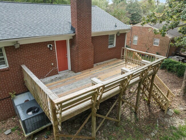 Building Photo - 2405 Jefferson Dr