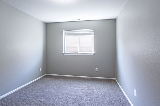 Building Photo - Beautiful 4 bedroom, 2.5 bath home in Rain...