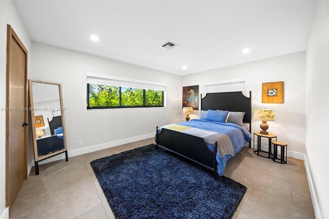 Building Photo - 419 Alamanda Dr