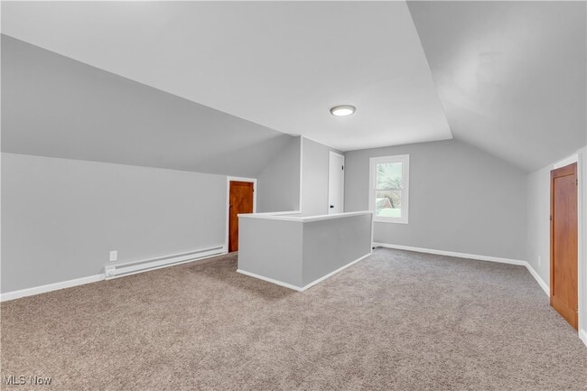 Building Photo - 650 E 250th St