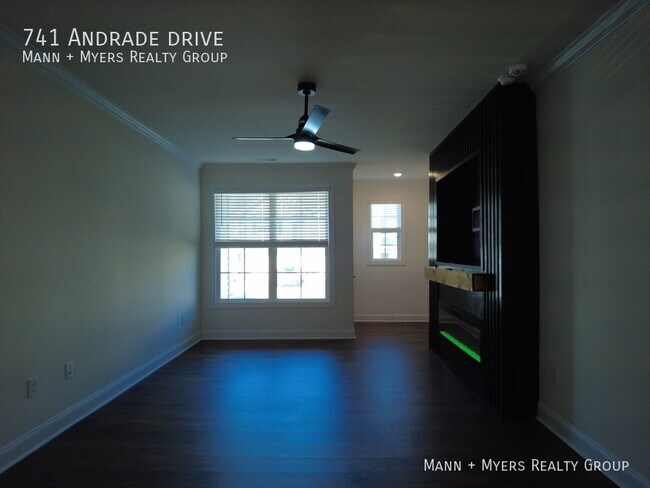 Building Photo - 741 Andrade Dr