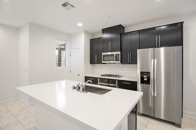 Building Photo - 3 Bed Nicely Upgraded Summerlin TownHome
