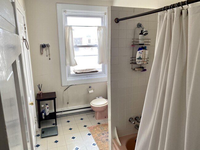 Building Photo - 244-246 S 21st St