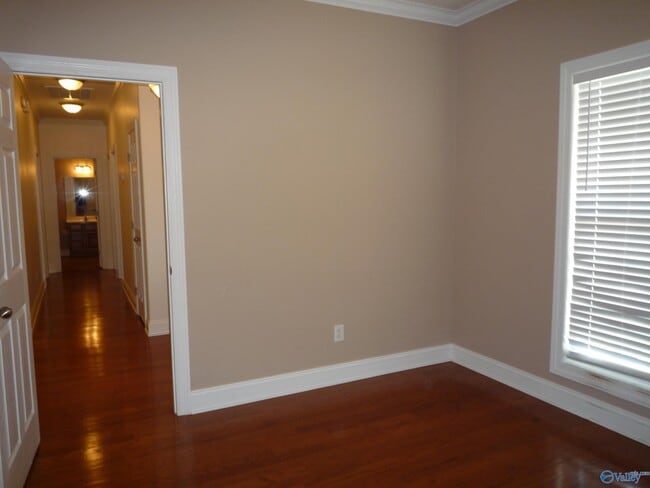 Building Photo - 16656 Bellewood Dr