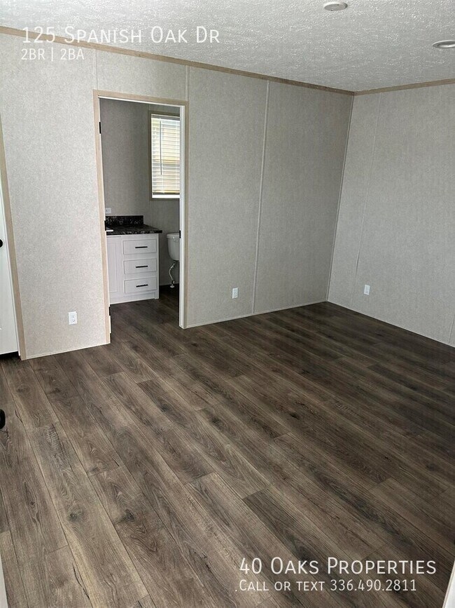 Building Photo - 125 Spanish Oak Dr