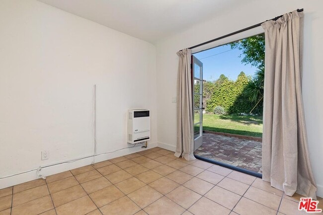 Building Photo - 1304 San Vicente Blvd