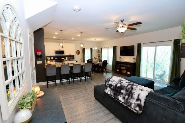 Building Photo - 835 Curlew Cir
