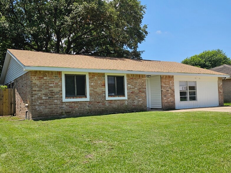 front of house - 9806 Thrush St