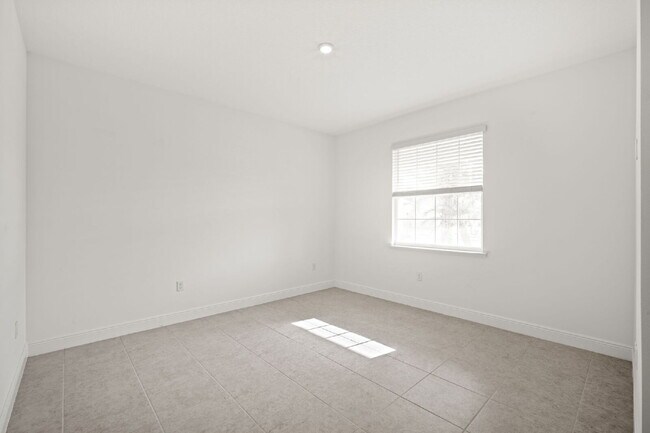 Building Photo - Gorgeous 4BR/3BA home in Island Forest Preserve