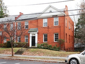 Building Photo - 4024 Calvert St NW