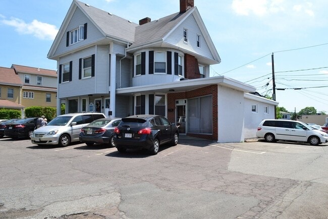 Building Photo - 34 Chestnut St