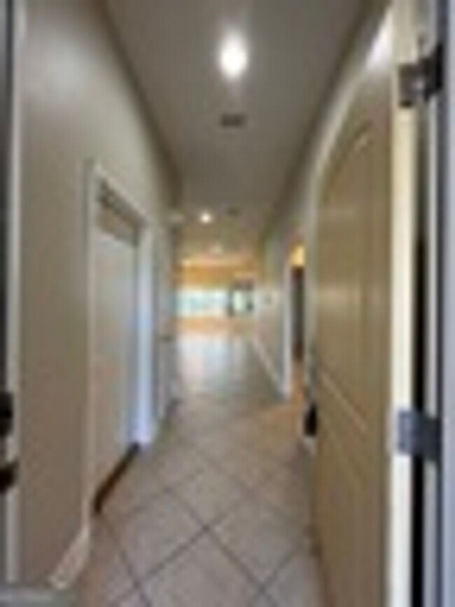 Building Photo - 15/17 Fox Path