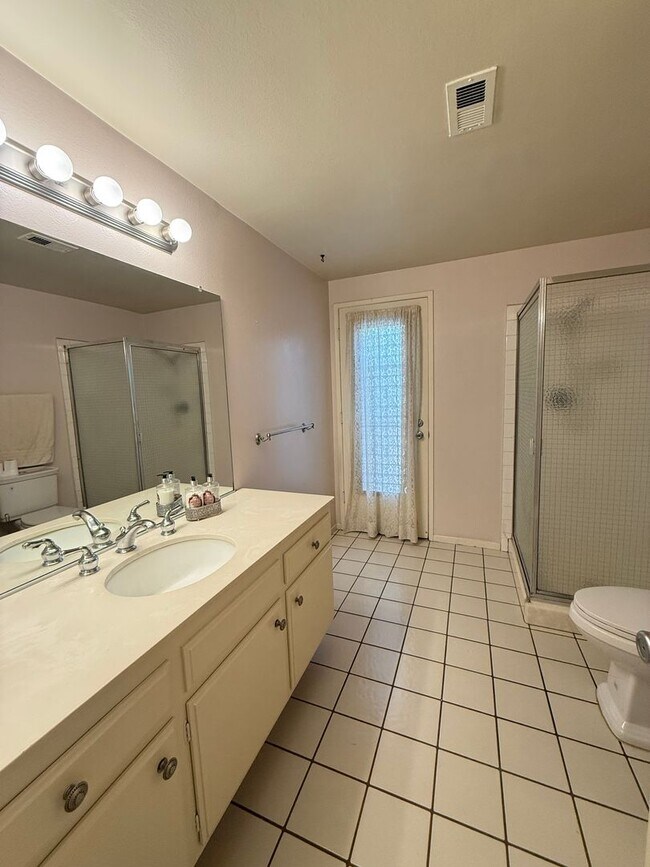 Building Photo - BEAUTIFUL 4 BEDROOM 3 BATH HOME