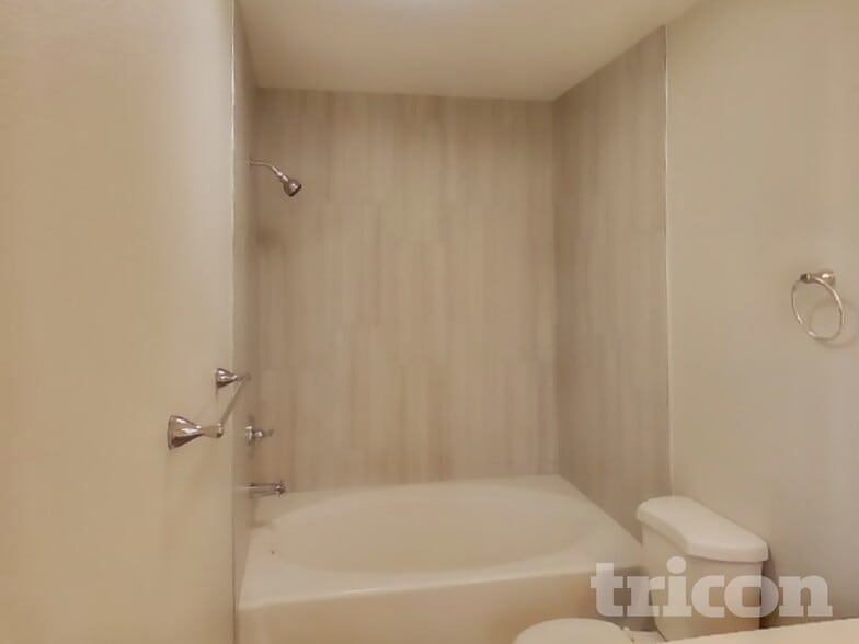 Building Photo - 1441 Pine Ln