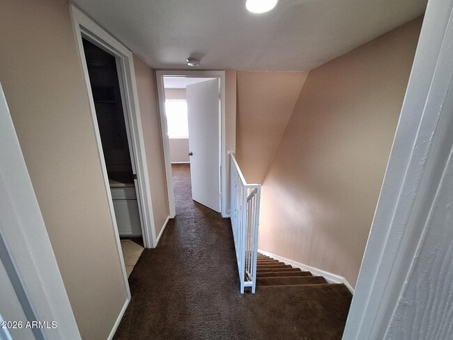 Building Photo - 1449 E Knoll Cir