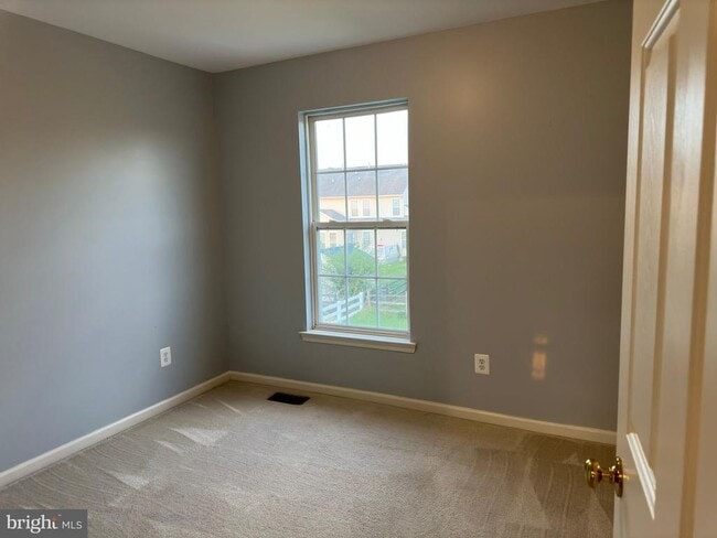 Building Photo - 321 Drake Dr