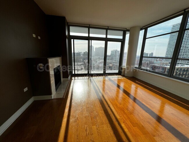 Building Photo - 1600 S Prairie Ave