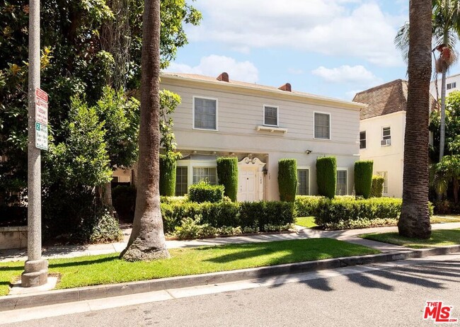 Building Photo - 128 S Palm Dr
