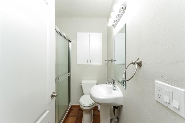 Building Photo - 2035 Goldenrod St