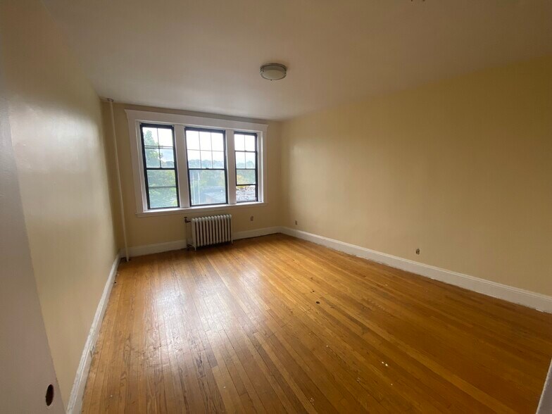Building Photo - 374 Chestnut Hill Ave