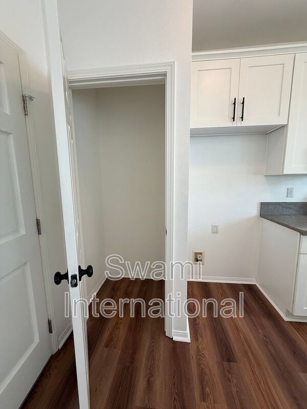 Building Photo - 10519 S Budlong Ave