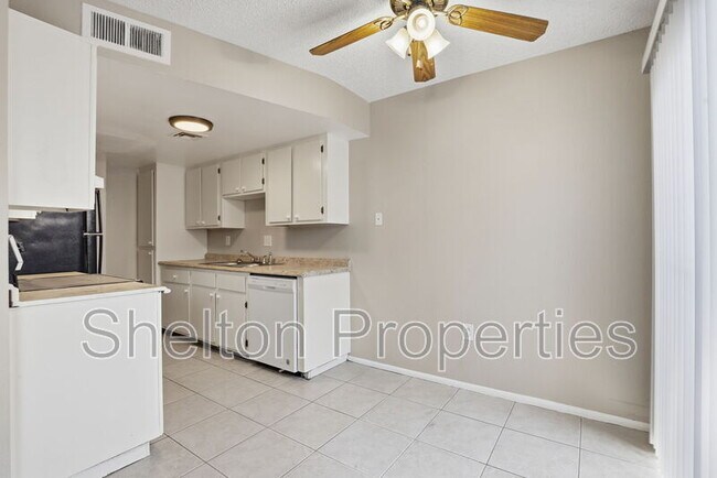 Building Photo - 860 E Brown Rd