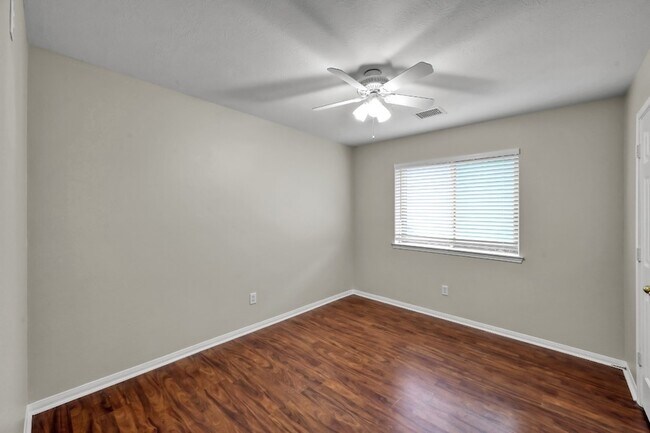 Building Photo - 319 Cape Conroe Dr