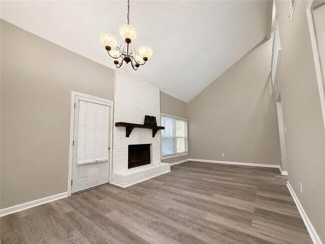 Building Photo - 5031 Bell Dr SE