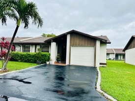 Building Photo - 5077 Forsythia St