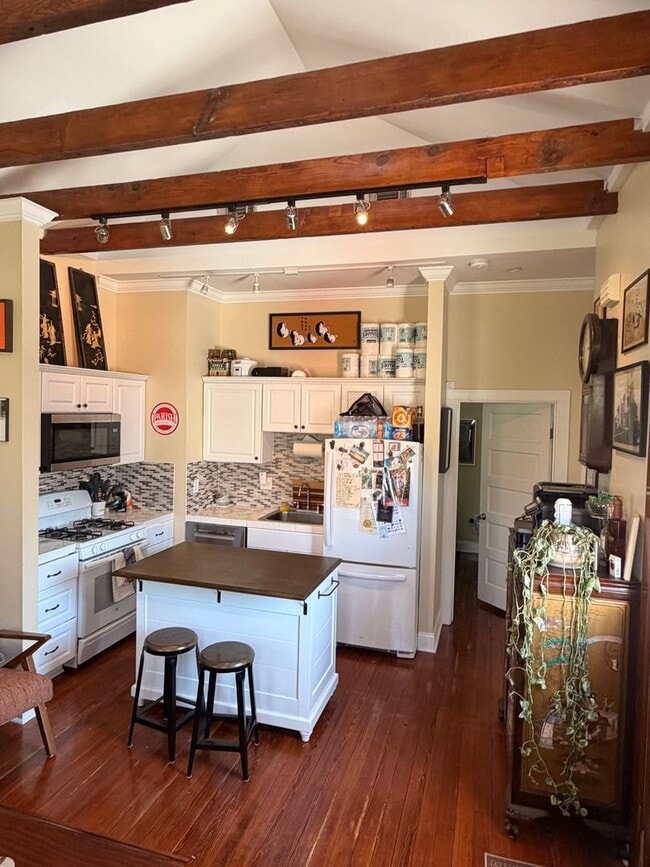 Building Photo - 2BD/1.5BA Single Family Home with Fenced In Deck