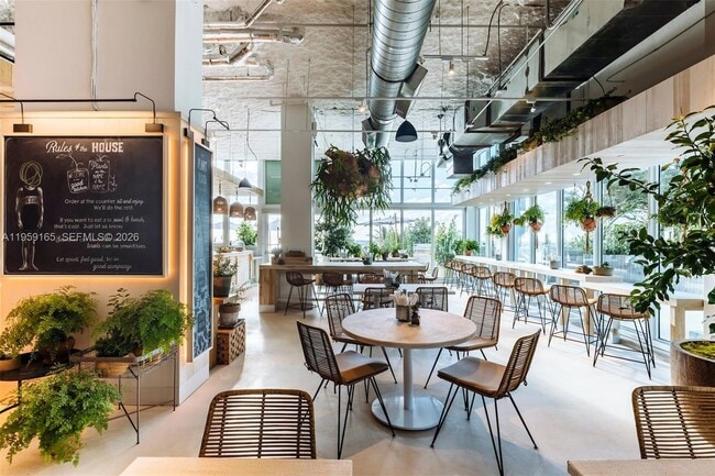 Building Photo - 102 24th St