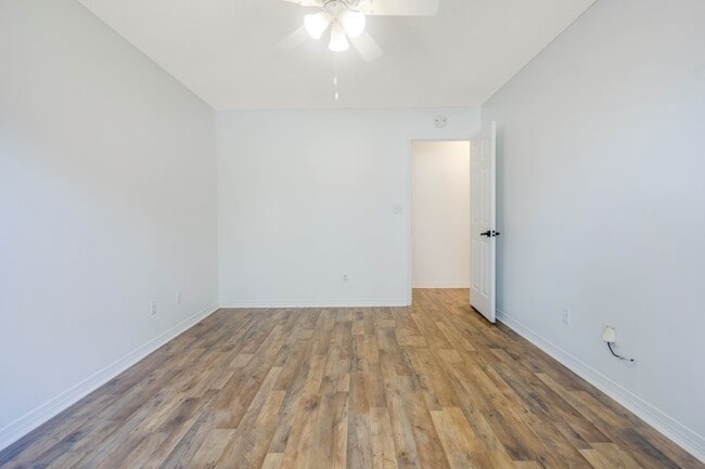 Building Photo - 873 Brande Ct