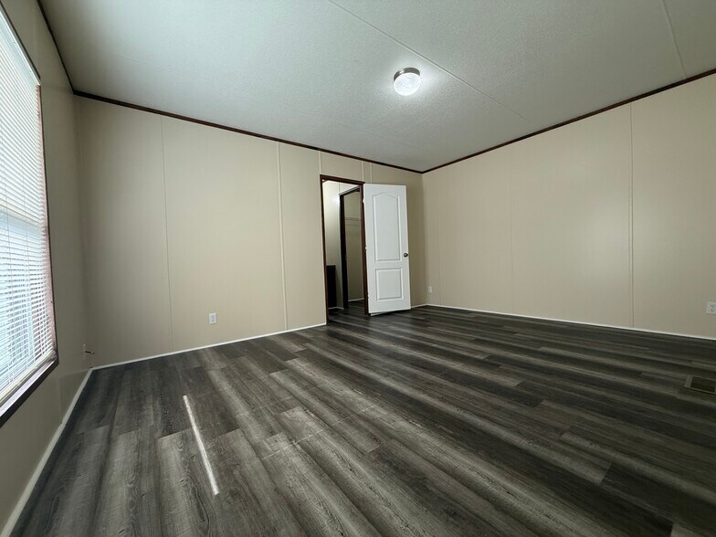 Building Photo - 709 N Collins Fwy