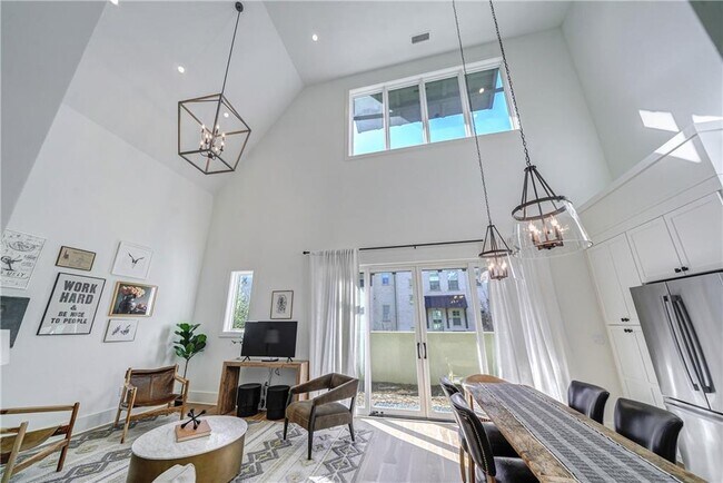 Building Photo - 11173 Serenbe Ln