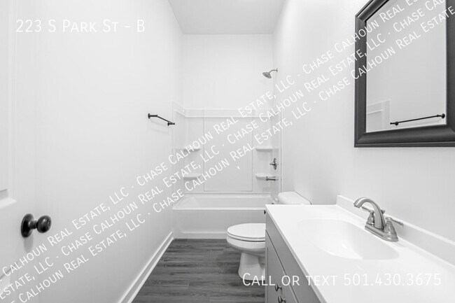 Building Photo - 223 S Park St