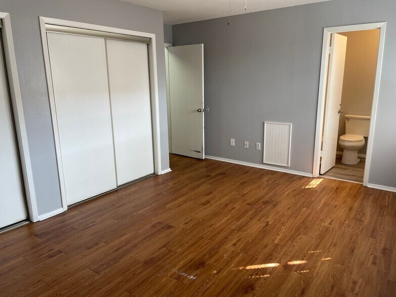 Building Photo - SUBLEASE AVAILABLE FOR IMMEDIATE MOVE IN - 2 Bedroom 2 Bathroom Condo