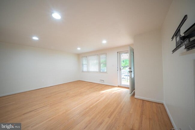 Building Photo - 1106 Linden Ave