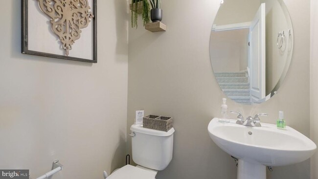 Building Photo - 303 Hilltop Ct